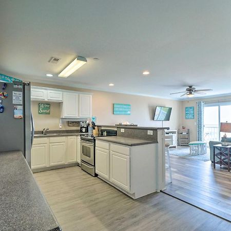 Ocean-View Oak Island Condo, 1 Block To Beach! Exterior foto